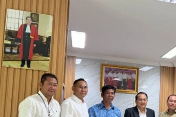 ឯកឧត្តម សេង ស៊ីវុត្ថា ប្រធានសាលាឧទ្ធរណ៍ភ្នំពេញ បានអនុញ្ញាតឲ្យ លោក ទេស វិបុល ប្រធានសមាគមន៍សេរីភាពសារព័ត៌មានកម្ពុជា ចូលជួបសម្តែងការគួរសម និងពិភាក្សាការងារ