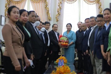 ឯកឧត្តម សេង ស៊ីវុត្ថា ប្រធានសាលាឧទ្ធរណ៍ភ្នំពេញ និង ឯកឧត្តម អ៊ុក សាវុធ អគ្គព្រះរាជអាជ្ញា អញ្ជើញចូលជួបសម្តែងការគួរសម និងគោរពជូនពរ លោកជំទាវ ជា លាង អគ្គព្រះរាជអាជ្ញាអមតុលាការកំពូល ក្នុងឱកាសចូលឆ្នាំថ្មី ប្រពៃណីជាតិ 