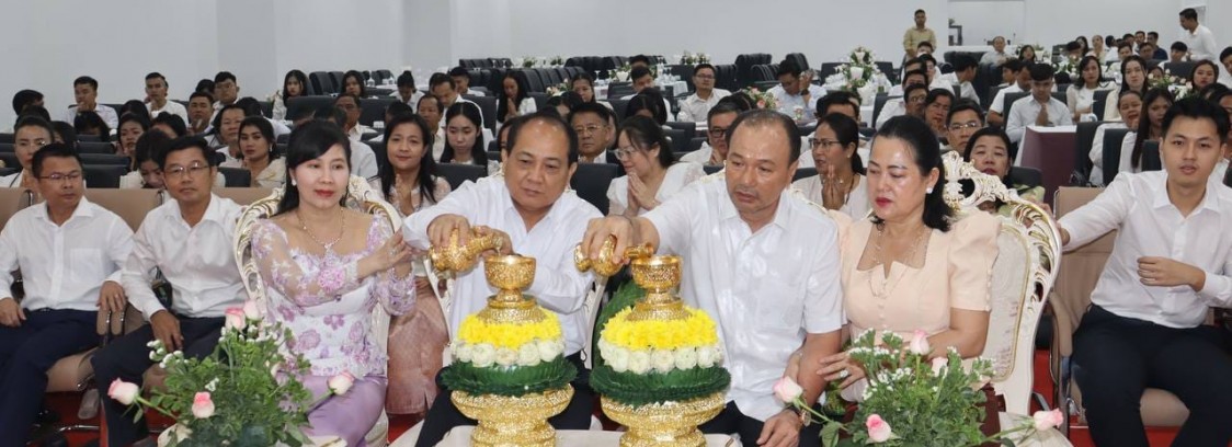 ពិធីសូត្រមន្តប្រោះព្រំប្រសិទ្ធពរជ័យ 