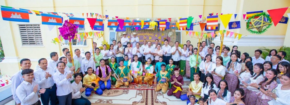 ពិធីសូត្រមន្តប្រោះព្រំប្រសិទ្ធពរជ័យ 