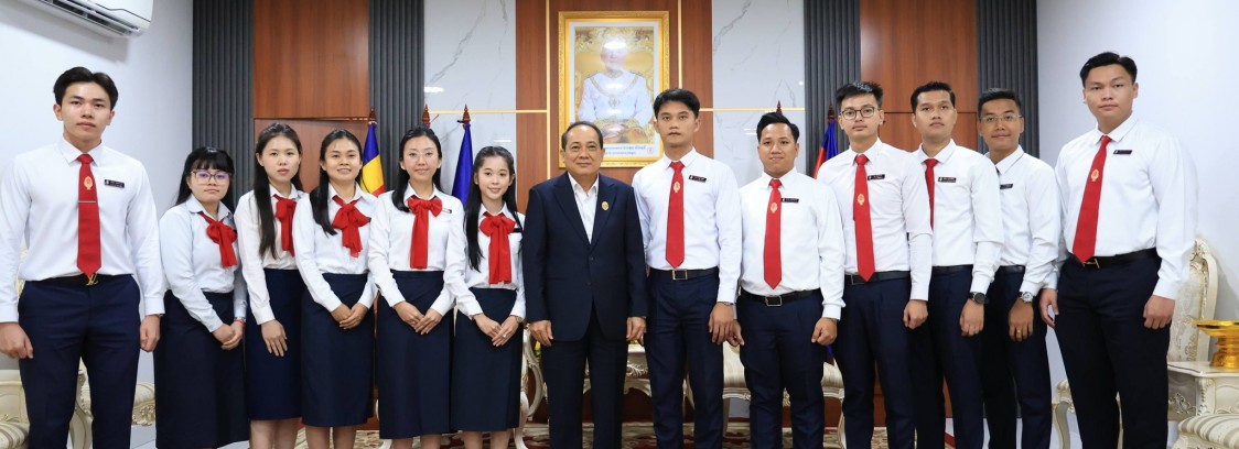 ឯកឧត្តម សេង ស៊ីវុត្ថា ប្រធានសាលាឧទ្ធរណ៍ភ្នំពេញ បានអញ្ជើញជួបសំណេះសំណាល ជាមួយសិស្សចៅក្រម និងសិស្សព្រះរាជអាជ្ញាជំនាន់ទី១៣ 